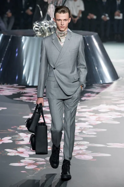 Look 7